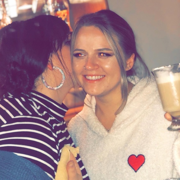 Meet your Posher, Cassandra - Picture 4 of 4